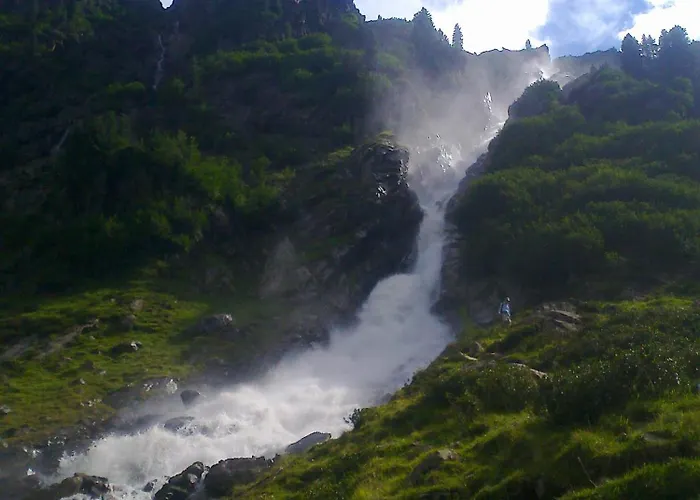 Peer ノイシュティフト・イム・シュトゥーバイタール